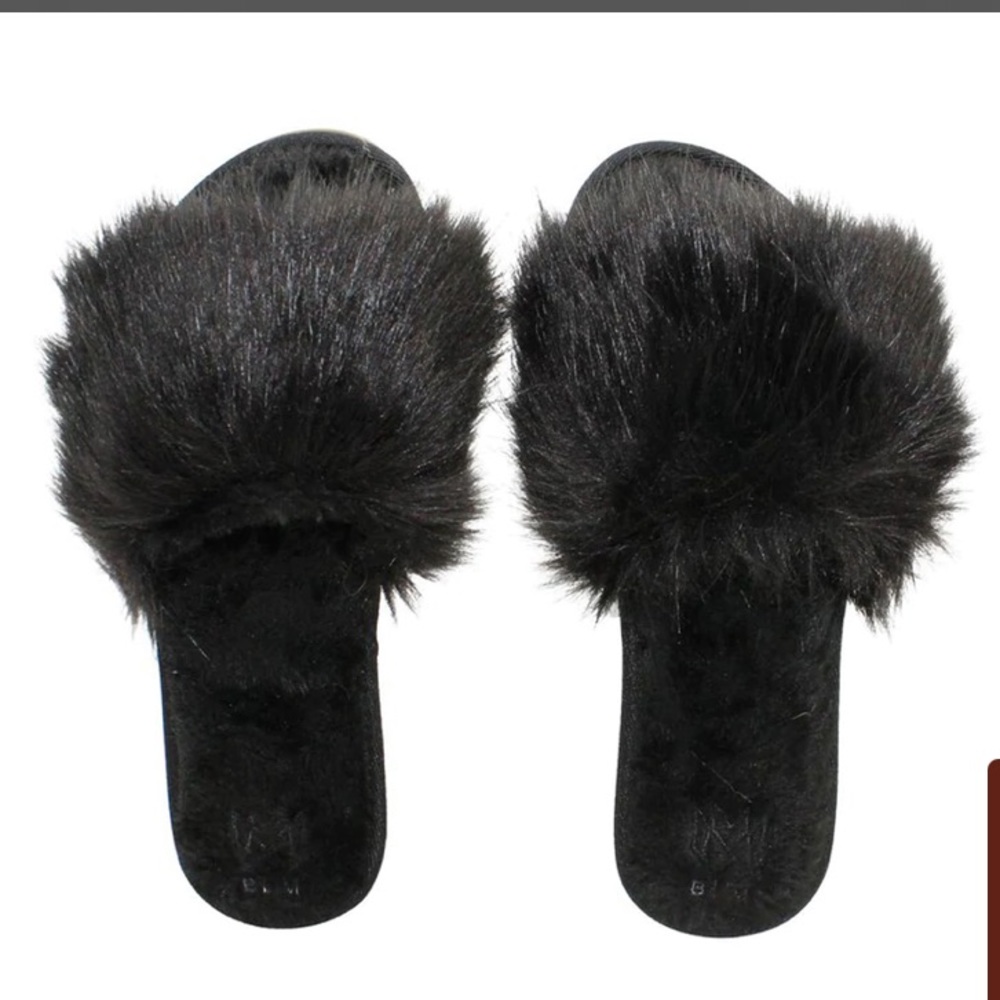 Slippers in black